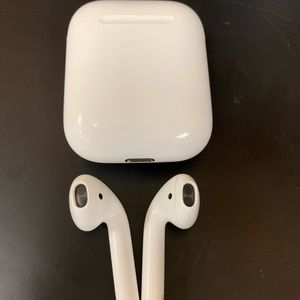 Airpods Gen 1 Lightly Used Mint Condition
